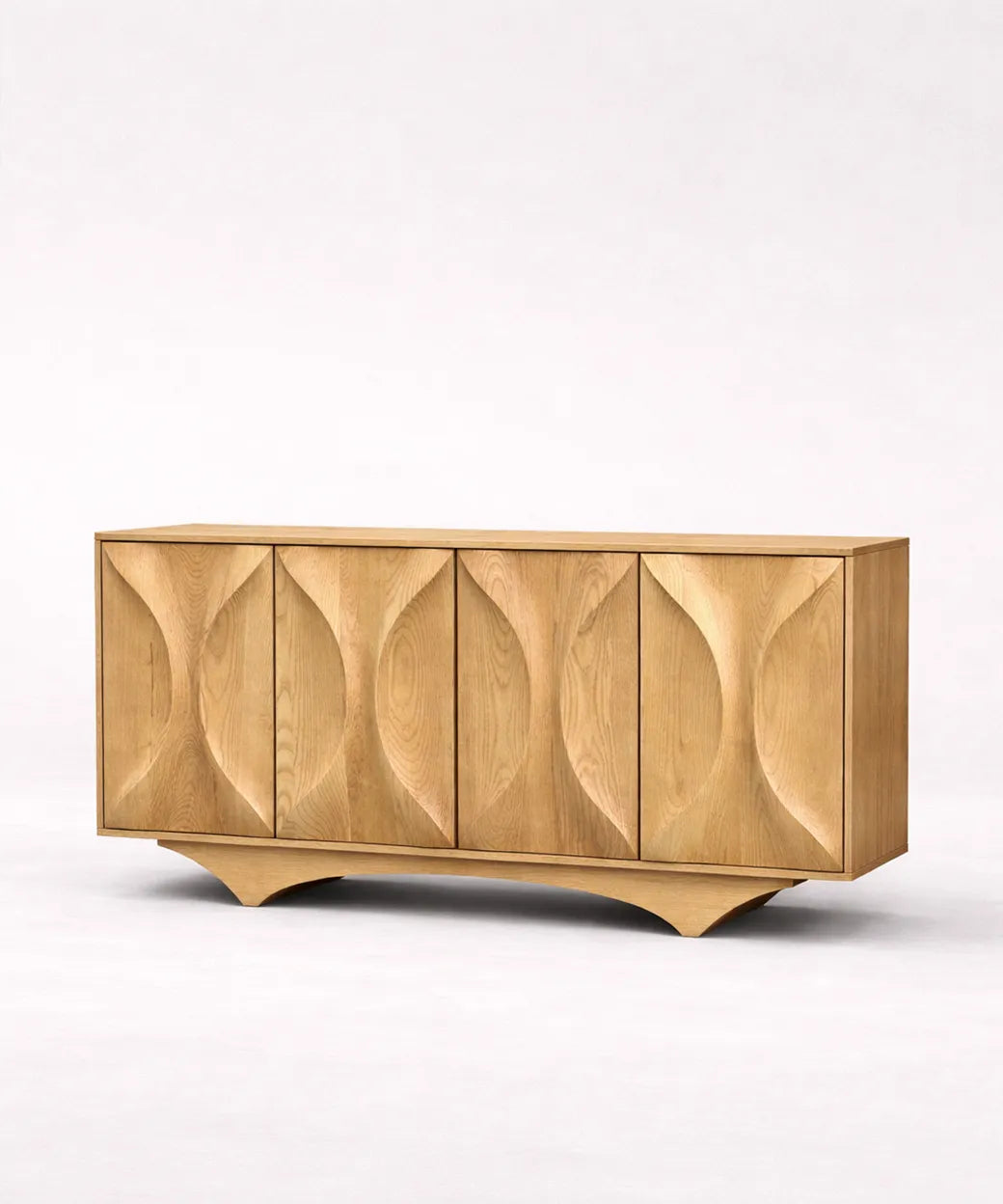 Aday en madera natural con relieves curvos que forman un patrón simétrico y un diseño elegante y armonioso.