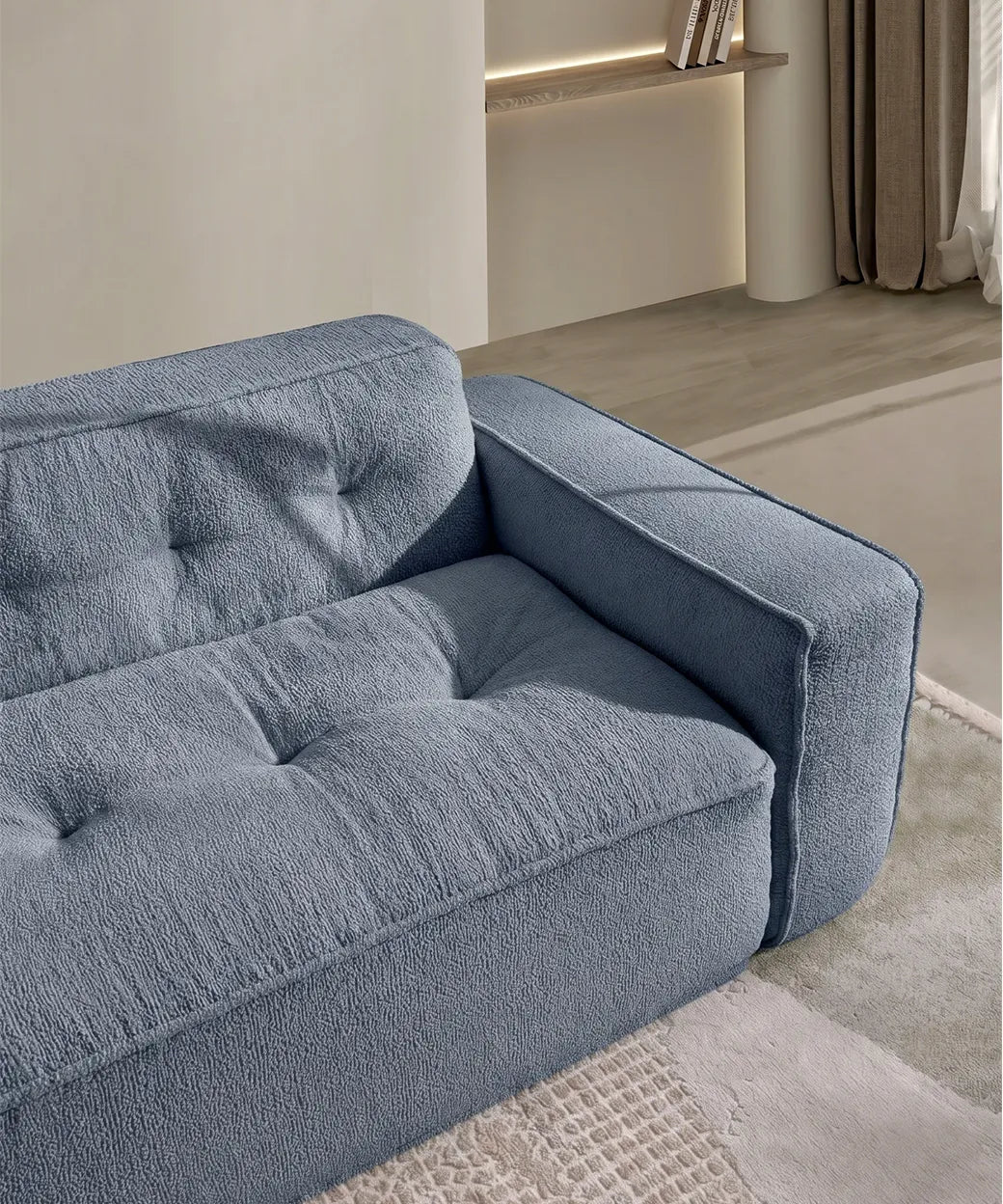 Bandama en tono azul grisáceo con textura suave y diseño acolchado, cómodo y adaptable para salones en Canarias
