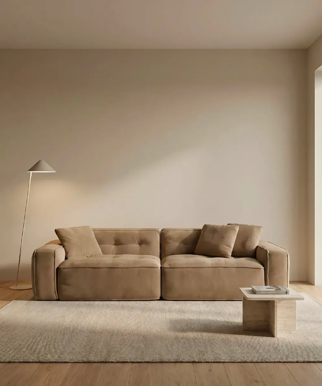 Bandama en tono beige oscuro con diseño acolchado y cómodo, versátil y elegante para salones contemporáneos en Canarias