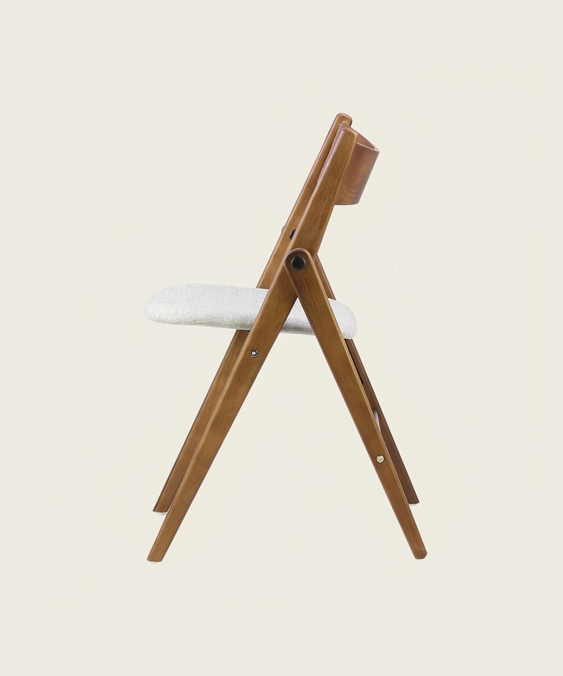Silla Aulaga plegable en madera de fresno con asiento tapizado, diseño funcional y elegante para comedor práctico.
