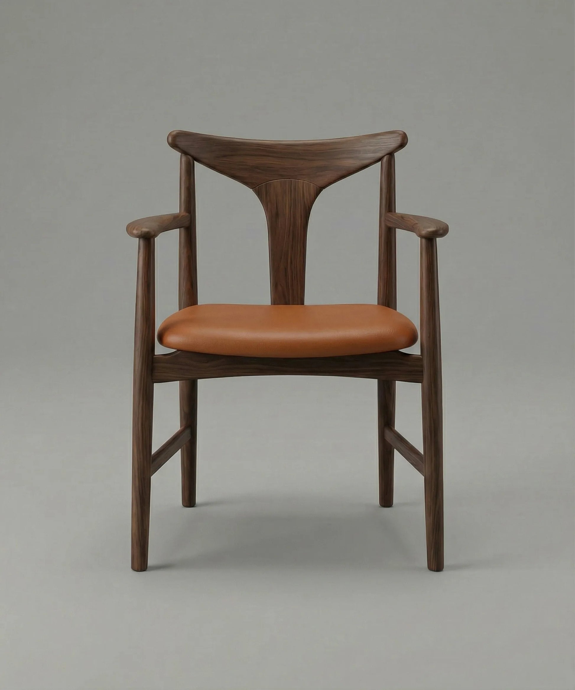 Silla Tajinaste en madera de fresno café oscuro con asiento tapizado en tono caramelo, diseño contemporáneo y elegante.