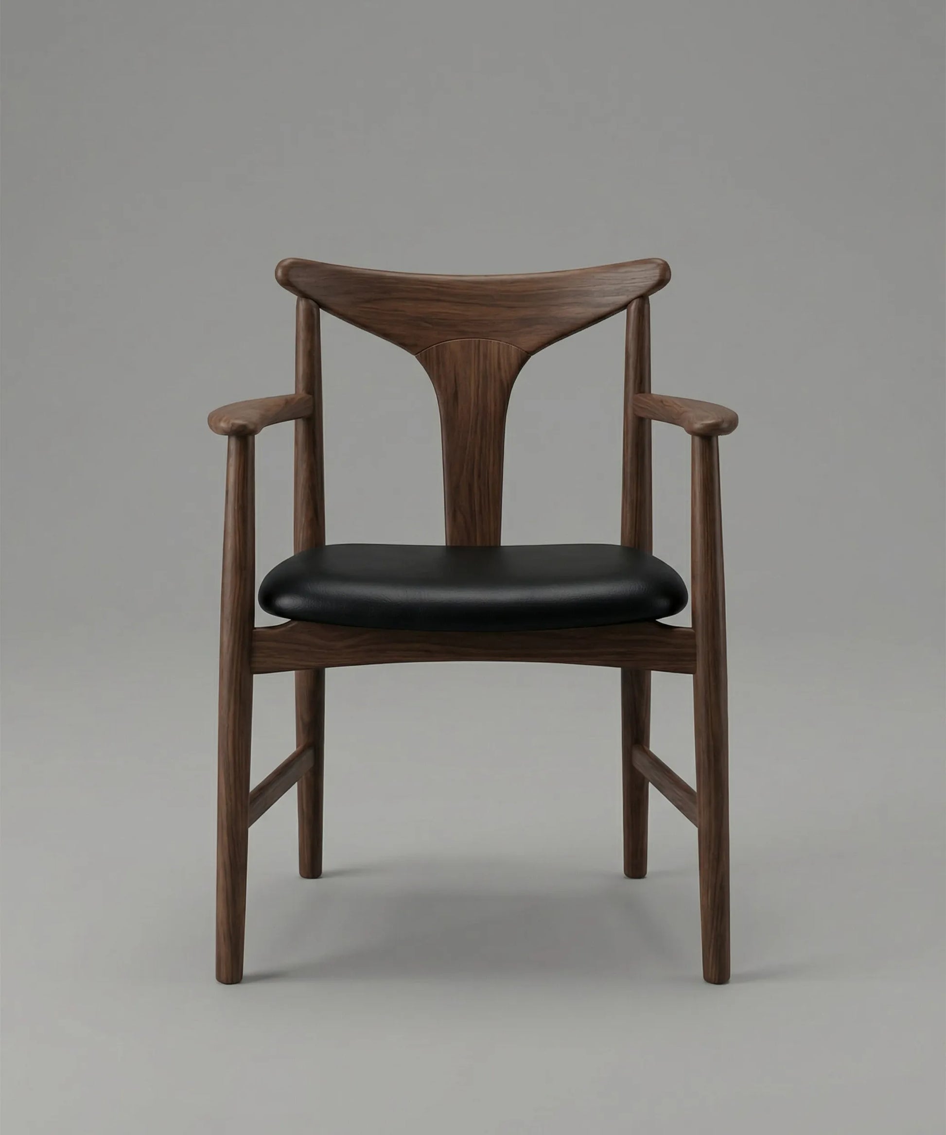 Silla Tajinaste de comedor en madera de fresno café oscuro con asiento negro, diseño elegante y contemporáneo.