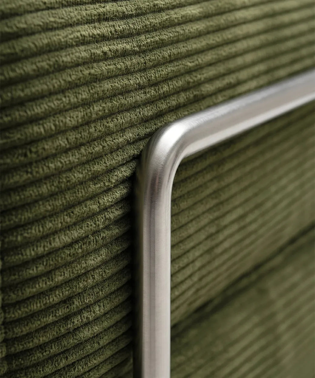 Taburiente (180 cm) en verde texturizado con detalles metálicos, diseño contemporáneo y funcional para muebles en Canarias