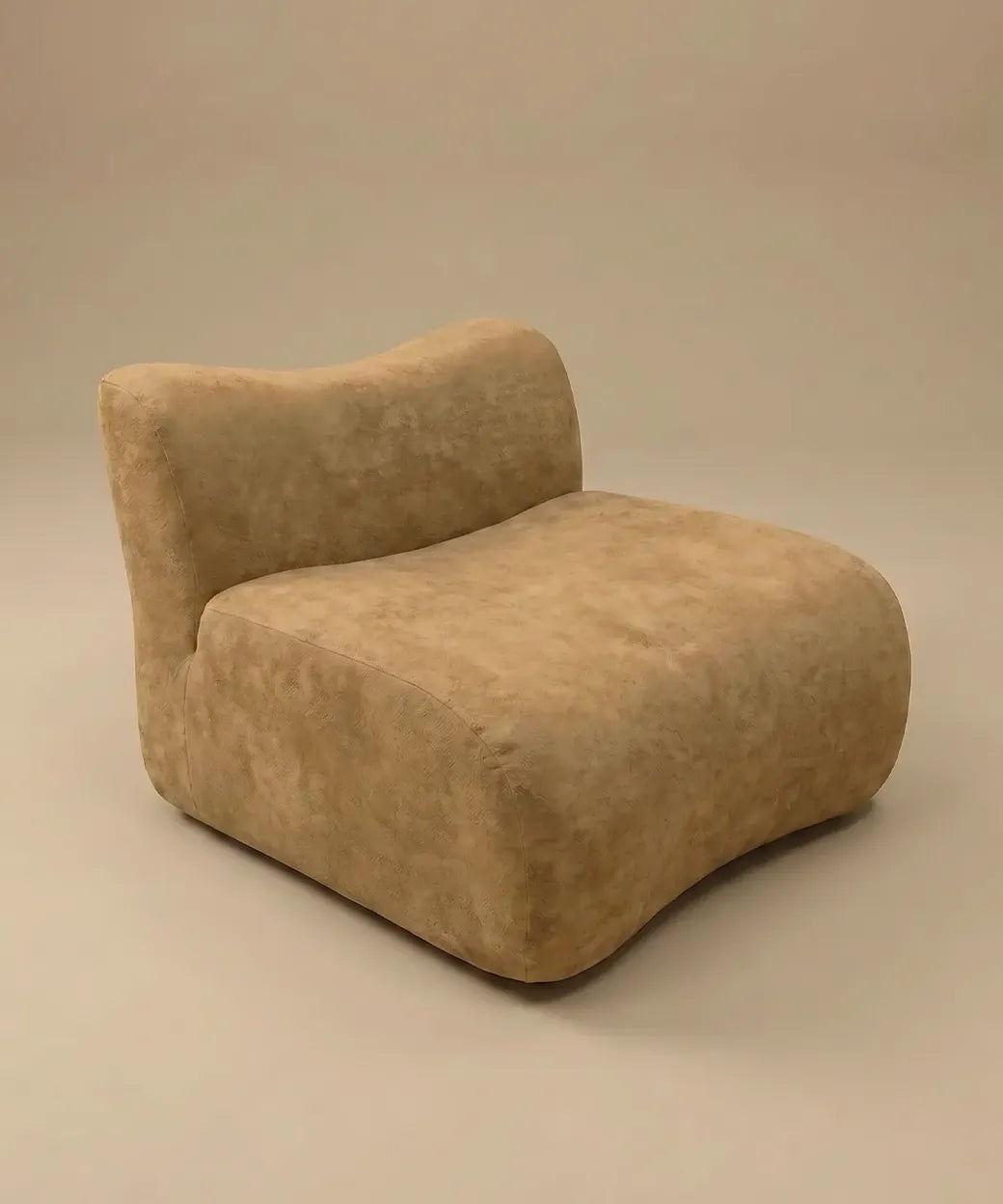 Echeide en tono beige con diseño suave y curvo, sillón cómodo y versátil para interiores modernos en Canarias
