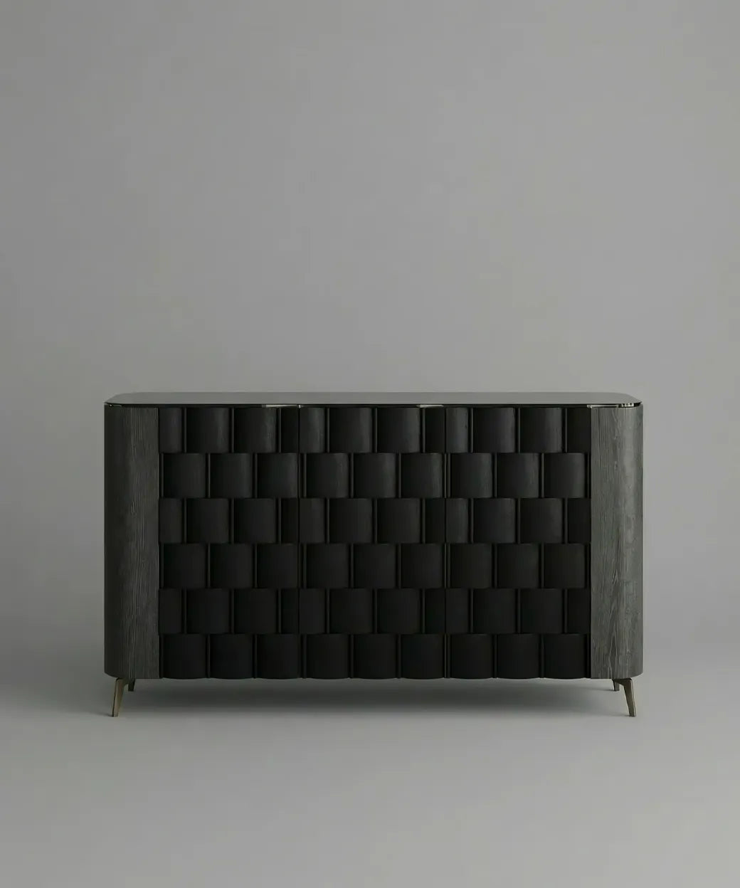 Galga en madera oscura con diseño en relieve tipo trenzado que aporta un estilo elegante y contemporáneo.