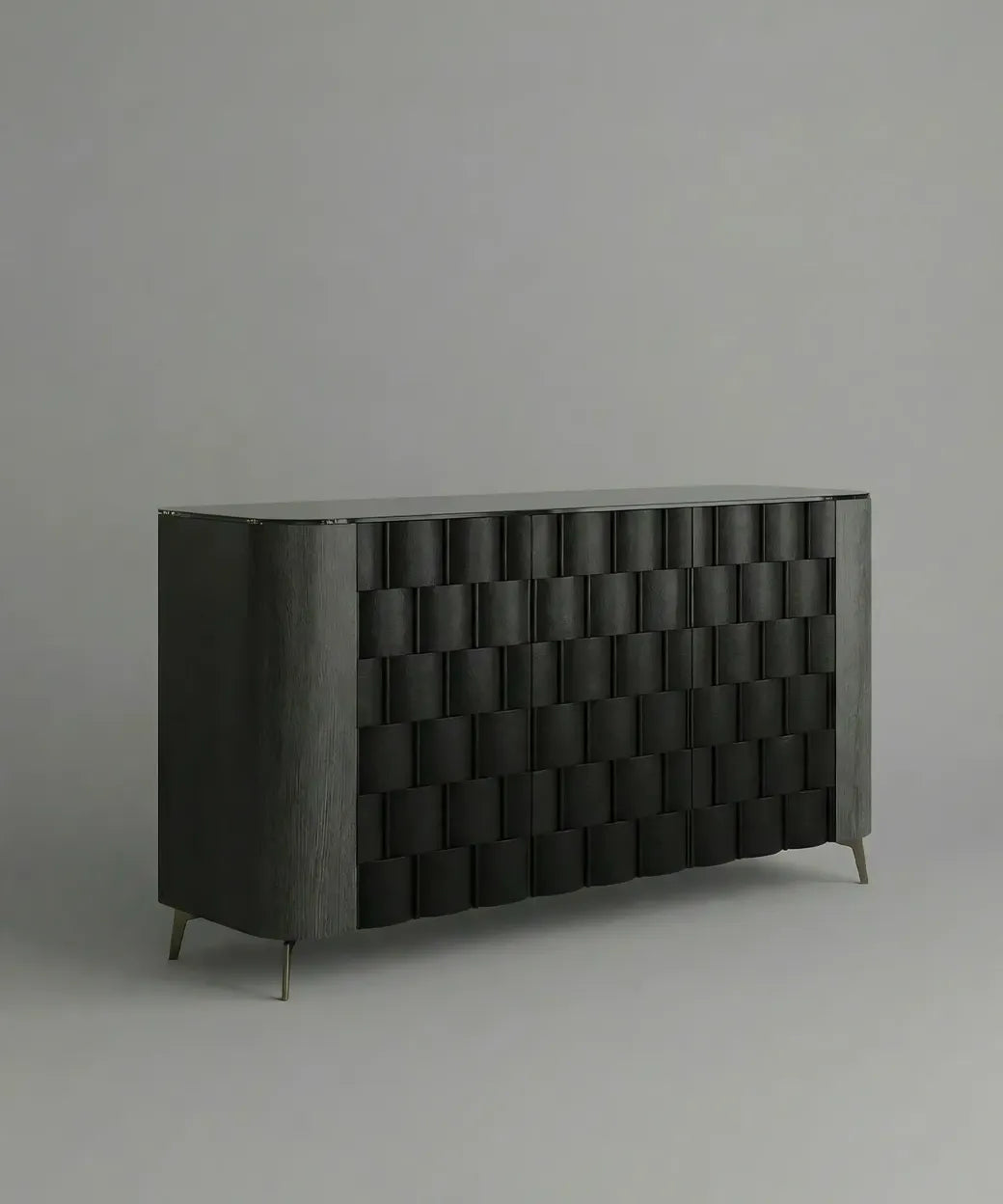 Galga en madera oscura con diseño modular en relieve que crea un estilo contemporáneo y elegante.