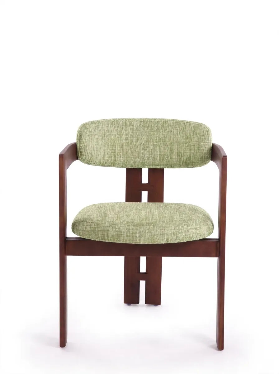 Silla de comedor con reposabrazos Jara Nogal en nogal y tapizado verde salvia