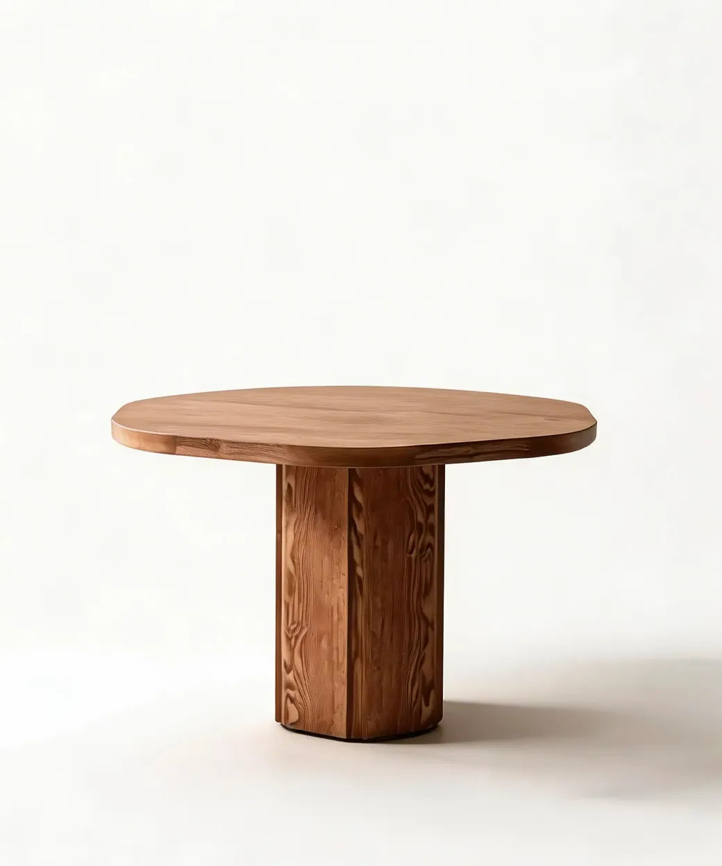Juncal con estructura cilíndrica sólida y superficie circular en madera natural que aporta estilo y calidez contemporánea.