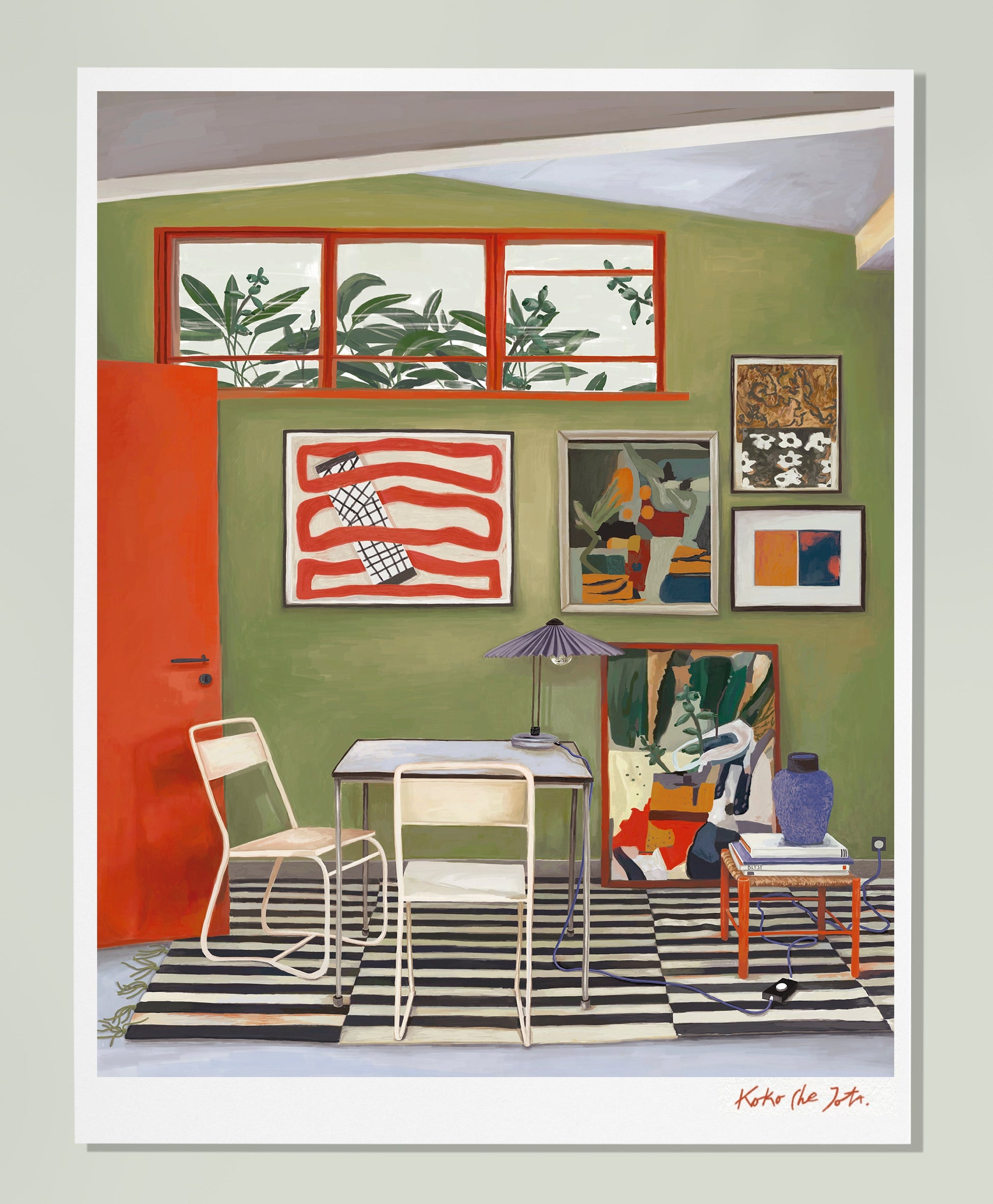 HENNING`S HOUSE" // FINE ART PRINT con sillas metálicas, mesa sencilla y decoración con cuadros y plantas frente a pared verde.