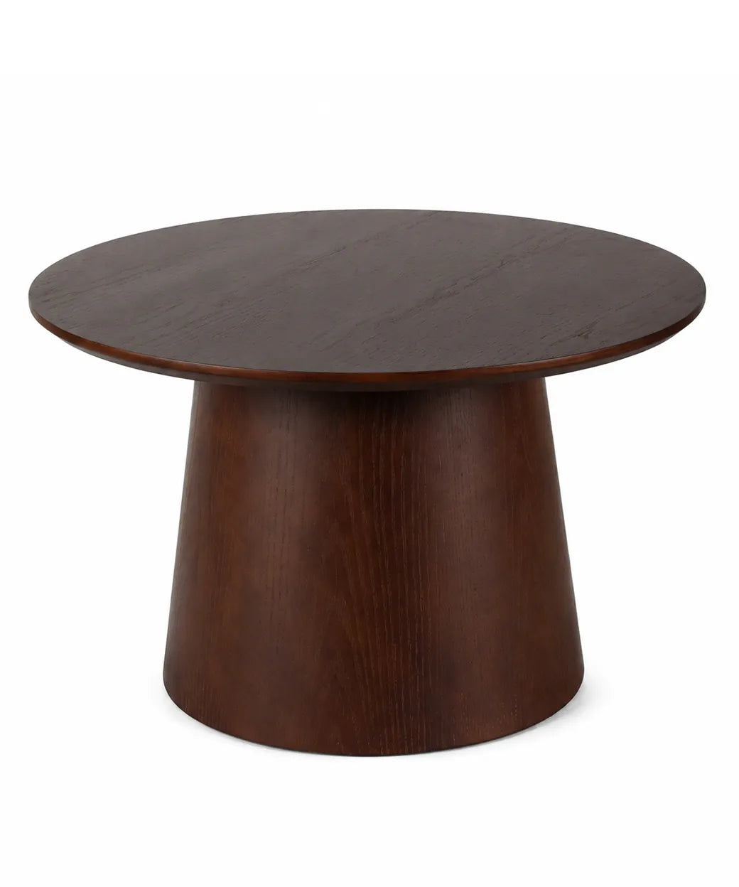 Mesa de centro Arure en madera nogal oscuro con diseño contemporáneo redondo y base cónica robusta.