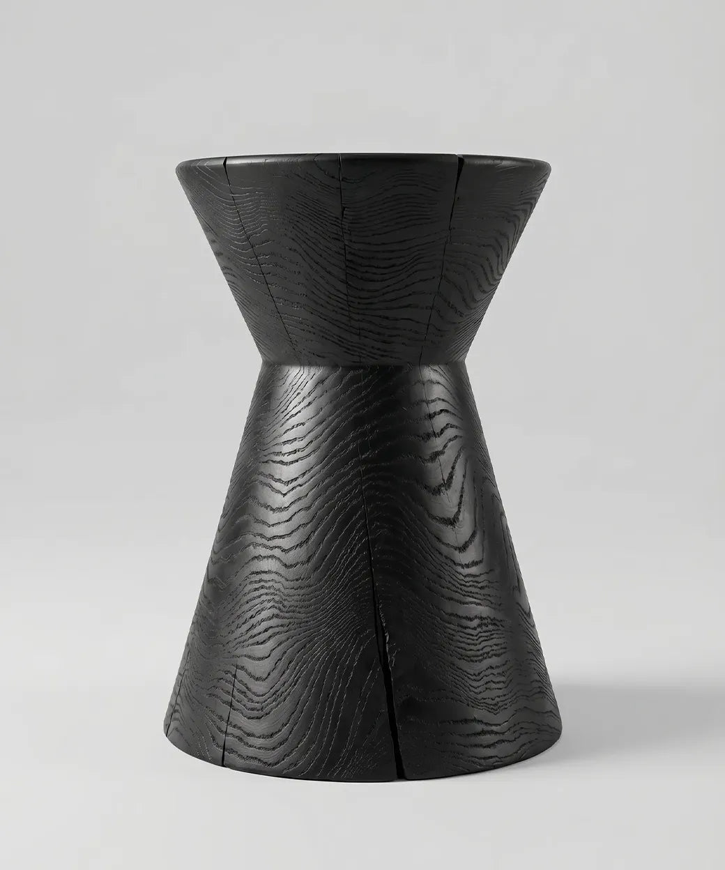Natero en madera negra con vetas naturales, diseño compacto y sólido, pieza versátil para muebles en Canarias