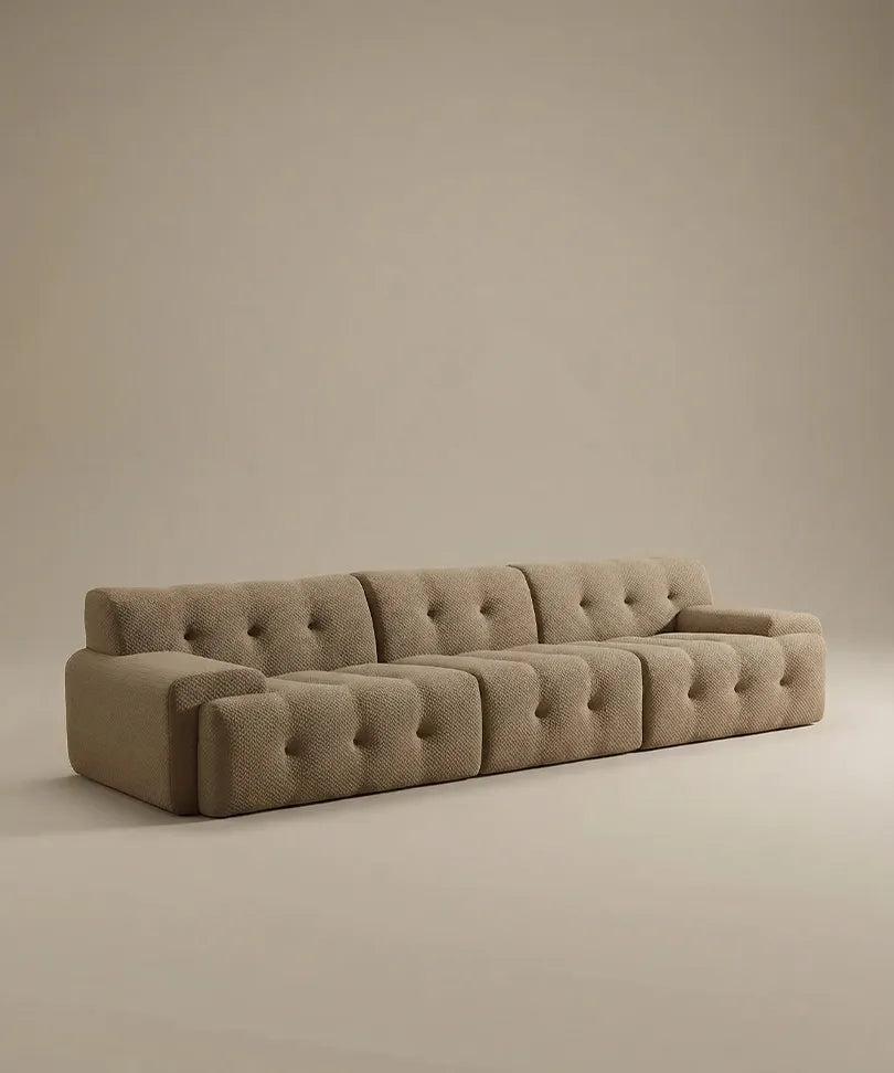 Orotava en tono neutro con diseño acolchado y textura visual rica en ambiente minimalista y sofisticado