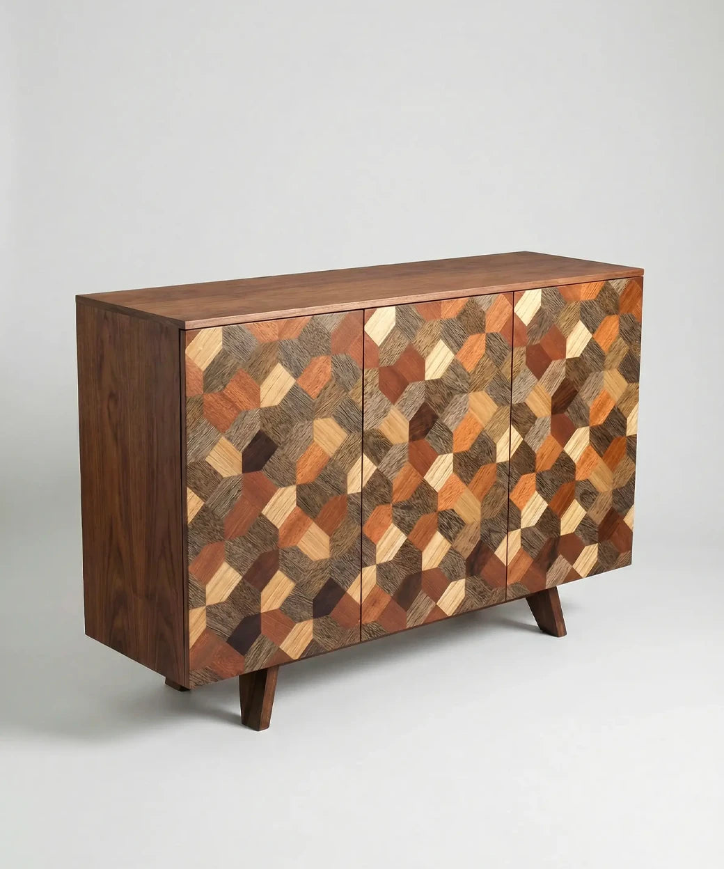 Puntal (120 cm) en madera con patrón de mosaico hexagonal multicolor que aporta un estilo artesanal y moderno.
