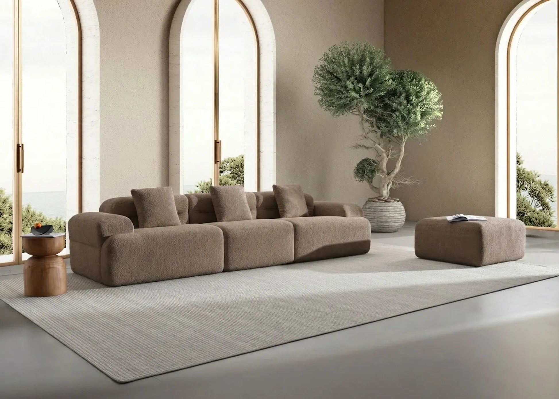 Sofá modular Haría en tono marrón, diseñado para máxima comodidad y estilo contemporáneo en sala amplia y luminosa.