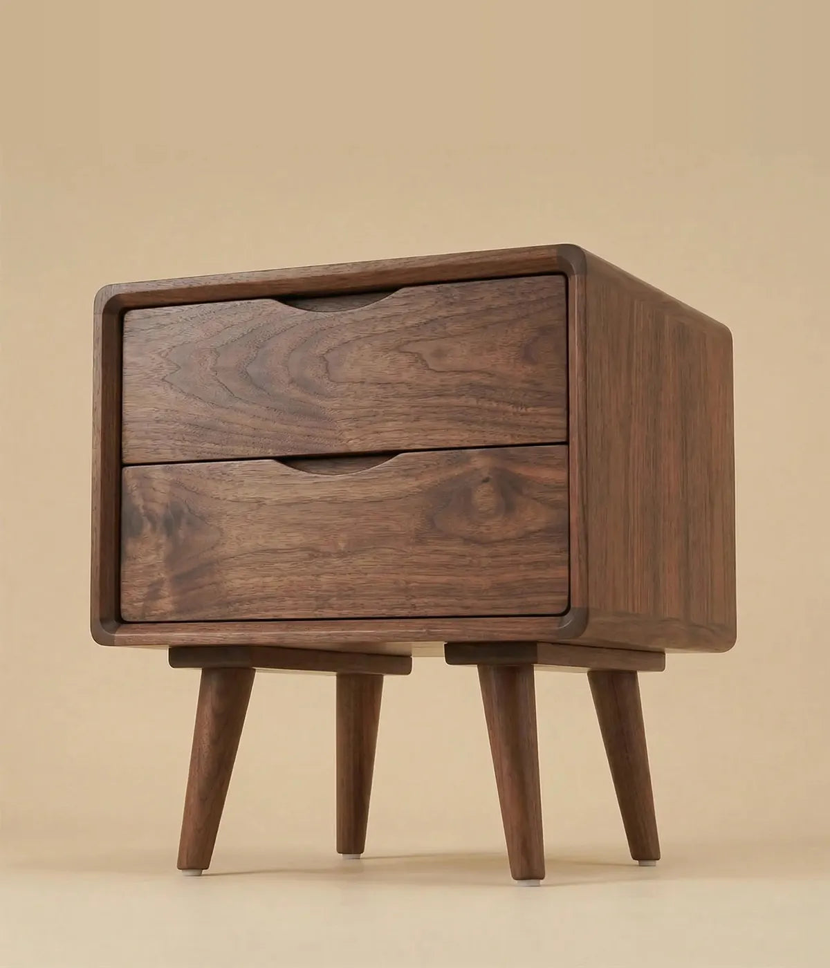 Mesa de noche Aurora en madera con diseño limpio y esquinas redondeadas, ideal para un ambiente equilibrado y sereno.