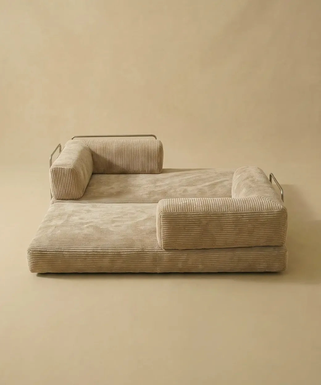 Taburiente (200 cm) en tono marrón claro con tapizado de pana acanalada y diseño contemporáneo versátil para hogar.