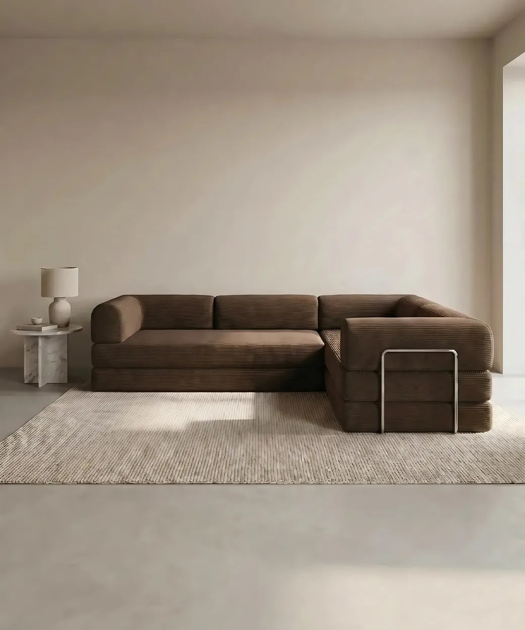 Taburiente Chaise Longue (300x180cm) en tono marrón oscuro con tejido de canalé y estructura metálica para espacios contemporáneos en Canarias